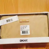 在飛比找蝦皮購物優惠-DKNY(保證正品)米色長夾