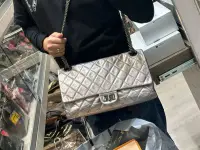 在飛比找Yahoo!奇摩拍賣優惠-《當肯二手名品》CHANEL 2.55 方扣 銀色 35公分