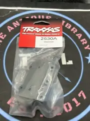 Traxxas. 2530A Front Bulkhead (grey)