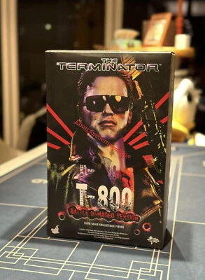 HOTTOYS The Terminator T-800 Arnold Schwarzenegger 1/6 Action Figure Limited