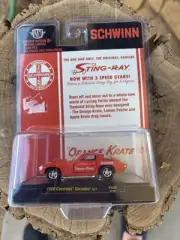 M2 Machines Schwinn Sting-Ray "Orange Krate" 1966 Chevrolet Corvette