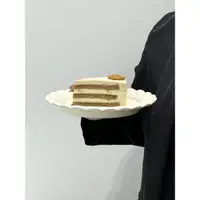 在飛比找ETMall東森購物網優惠-法式復古米白色ins風浮雕陶瓷盤西餐意甜品蛋糕盤水果沙拉盤托