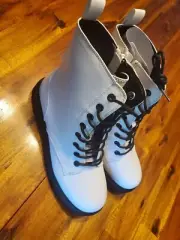 So Reindeer Combat Boots White/Black size 9.5