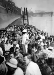 Crowd Londoners banks Westminster London UK August 1933 Old Photo