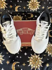 Vans Ultrarange Exo - White & Black Women’s Size 8.5