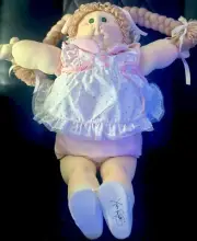 Vintage 1984 Cabbage Patch doll soft No Adoption Cert Signed Xavier Roberts