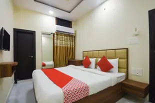 OYO 28789 Hotel Adarsh