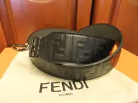 在飛比找Yahoo!奇摩拍賣優惠-Fendi   全皮革    黑色   灰色   logo 