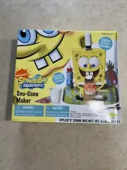 Vintage 2001 Sponge Bob Square Pants Hand Crank Snow Cone Machine. NIB Sealed