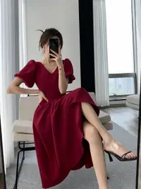 在飛比找樂天市場購物網優惠-紅色連身裙女夏V領泡泡袖復古赫本風訂婚裙