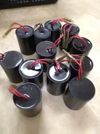 在飛比找Yahoo!奇摩拍賣優惠-40uF 250V 起動電容/ 運轉電容 抽水機/ 加壓馬達