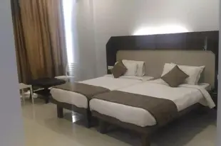 Capital O 44358 Hotel Vihar Deluxe