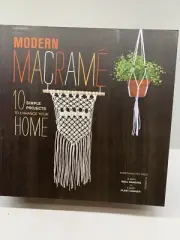 Modern Macrame Kit: Book 10 Simple Projects To Enhance Your Home. Kit Retro Chic