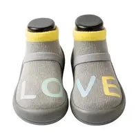 在飛比找momo購物網優惠-【feebees】CIPU聯名系列-LOVE_灰(襪鞋.童鞋