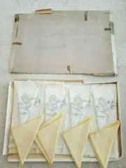 Table Linen Tablecloth & Napkins Set Embroidered Vintage