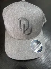 Oklahoma Sooners Top of the World One Fit Men's Hat Cap One Size Small/Medium