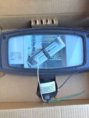 (K) COOPER Lumark CFMS-K-HF-42-UNV-LL Flood Light
