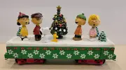 Hawthorne Bachmann Peanuts Christmas "Caroling At The Tree" On30 HO Train Car