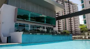 3 Bedrooms 2 Bathrooms , 7-8pax.3 Bedrooms 2 Bathrooms , 7-8pax. ( 3卧室2卫生间,7-8个人 )