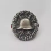 WW1 German Army Wound Badge insignia Oak leaf Helmet Crossed sword