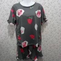在飛比找蝦皮購物優惠-【克萊曼婷】可愛小草莓短袖居家睡衣(衣褲尺寸F)3色