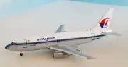 Aeroclassics AC419951 Malaysia Airlines B737-200 9M-MBP Diecast 1/400 Jet Model