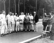 1971 STEVE McQUEEN WITH FELLOW LEMANS RACERS MOVIE FILM CAMERA AUTO RACING PHOTO