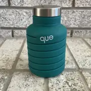 Que Travel Water Bottle Expandable Collapsible, 20 oz Silicone Green Teal, NEW