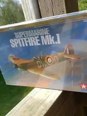 NEW Tamiya 1/72 Supermarine Spitfire MK. 1 Aircraft Model Kit 60748 War Bird