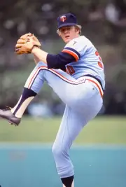 Dave Goltz Minnesota Twins pitches v the Baltimore Orioles at an M- Old Photo 2