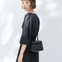 在飛比找momo購物網優惠-【EverSimple】Emily 側背包 不含內袋(黑色 
