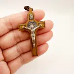 天主教聖物 聖本篤驅魔聖牌 耶穌苦像 十字架 木質 CATHOLIC ART《附編織繩》