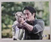 STEVEN YEUN THE WALKING DEAD 8x10 inch SIGNED PHOTO BECKETT BAS COA