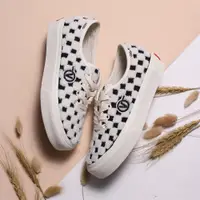 在飛比找PChome24h購物優惠-VANS 休閒鞋 板鞋 VAULT AUTHENTIC ON