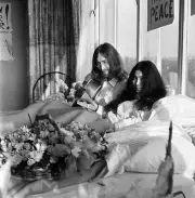 John Lennon and his wife Yoko Ono are having a weeks love in t- 1969 Old Photo 7