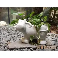 在飛比找蝦皮購物優惠-【園藝家景觀資材網】花器擺飾＊落灰陶小動物 乳牛 ＊開店民宿