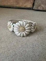 NWT Brighton Dazy Daisy Oval Hinged silver plated crystal Bangle with bag!!