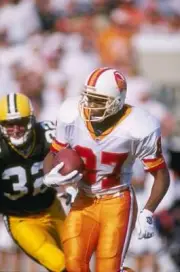 Wide receiver Nilo Silvan Tampa Bay Buccaneers looks up field a- 1996 Old Photo