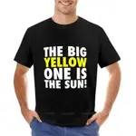 男士 T 恤 THE BIG YELLOW ONE IS THE SUN T 恤 T 恤黑色 T 男士 T 新款黑色 T