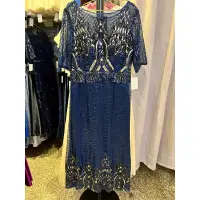 在飛比找蝦皮購物優惠-小姐媽媽禮服 深藍色高檔蕾絲亮片立體感 華麗 旗袍風格尺碼2