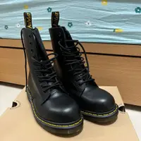 在飛比找PopChill優惠-[二手] dr.martens 十孔馬丁靴 硬皮