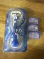 Gillette Venus Divine Razor Shaver with Refill Cartridges NOS VTG