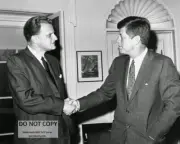 PRESIDENT JOHN F. KENNEDY WITH EVANGELIST BILLY GRAHAM - 8X10 PHOTO (AZ-429)