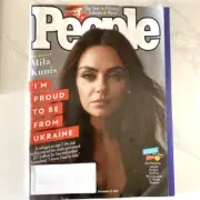 (NEW) PEOPLE Magazine December 12, 2022 MILA KUNIS Proud Ukraine Fast Free Ship