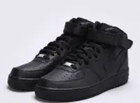 在飛比找Yahoo!奇摩拍賣優惠-NIKE AIR FORCE 1 MID AF1 滑皮 全黑