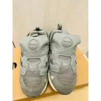 在飛比找蝦皮購物優惠-二手 REEBOK VERSA PUMP FURY SYN童