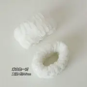 Baburu - Coral Fleece Face Wash Wristband / Hook / Set 1 Pair - Off-White - One Size