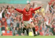 Paul Scholes of Manchester United celebrates after scoring the onl- Old Photo