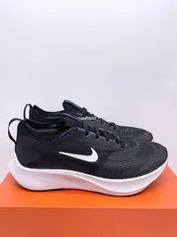 在飛比找Yahoo!奇摩拍賣優惠-Nike Zoom Fly 4 黑白女子超彈碳板跑步鞋 CT