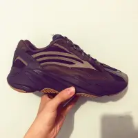 在飛比找蝦皮購物優惠-ADIDAS YEEZY 700 V2 GEODE 黑灰反光